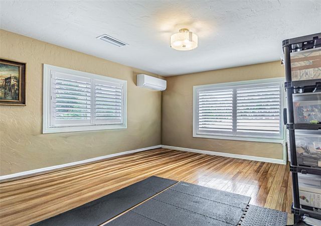 243 SNELL ISLE BOULEVARD NE, St Petersburg, FL 33704