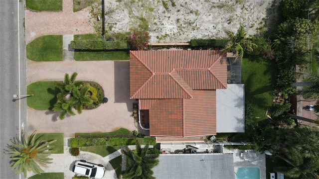 243 SNELL ISLE BOULEVARD NE, St Petersburg, FL 33704