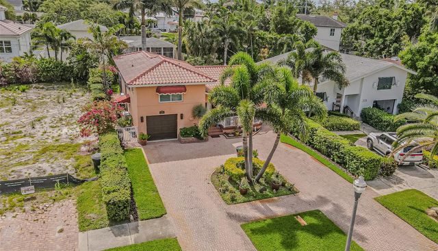 243 SNELL ISLE BOULEVARD NE, St Petersburg, FL 33704