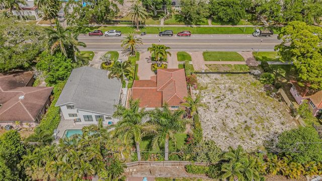 243 SNELL ISLE BOULEVARD NE, St Petersburg, FL 33704