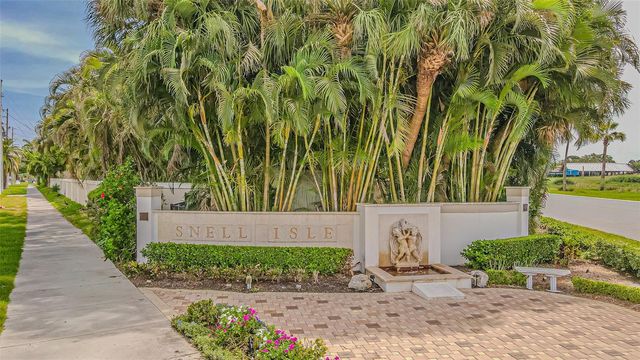 243 SNELL ISLE BOULEVARD NE, St Petersburg, FL 33704