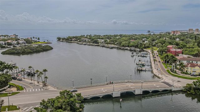 243 SNELL ISLE BOULEVARD NE, St Petersburg, FL 33704