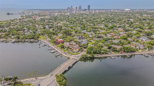 243 SNELL ISLE BOULEVARD NE, St Petersburg, FL 33704