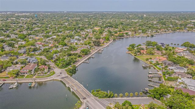 243 SNELL ISLE BOULEVARD NE, St Petersburg, FL 33704