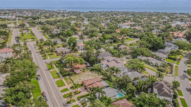 243 SNELL ISLE BOULEVARD NE, St Petersburg, FL 33704