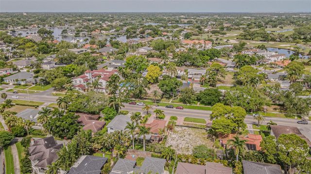 243 SNELL ISLE BOULEVARD NE, St Petersburg, FL 33704