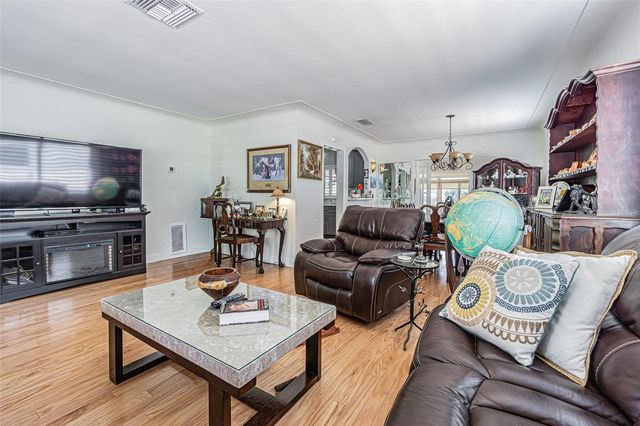 243 SNELL ISLE BOULEVARD NE, St Petersburg, FL 33704