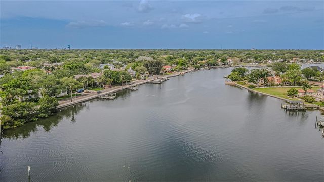 243 SNELL ISLE BOULEVARD NE, St Petersburg, FL 33704