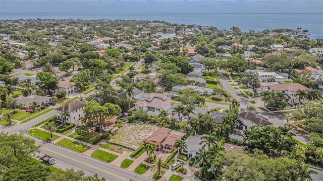 243 SNELL ISLE BOULEVARD NE, St Petersburg, FL 33704