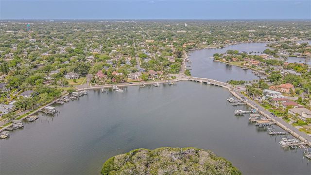 243 SNELL ISLE BOULEVARD NE, St Petersburg, FL 33704