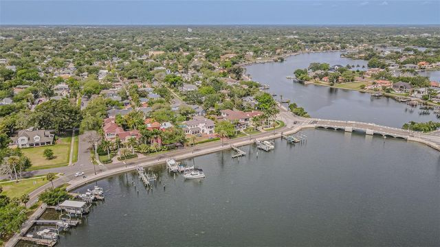 243 SNELL ISLE BOULEVARD NE, St Petersburg, FL 33704