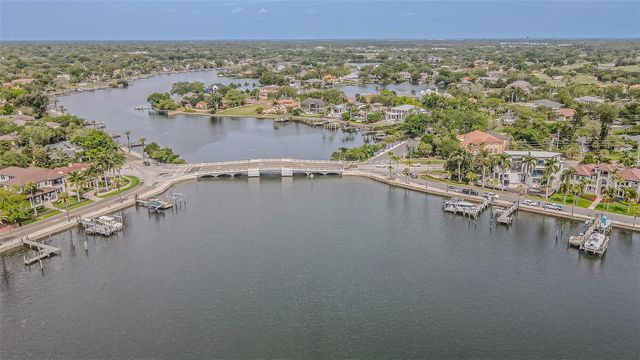 243 SNELL ISLE BOULEVARD NE, St Petersburg, FL 33704