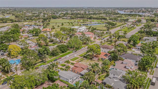 243 SNELL ISLE BOULEVARD NE, St Petersburg, FL 33704