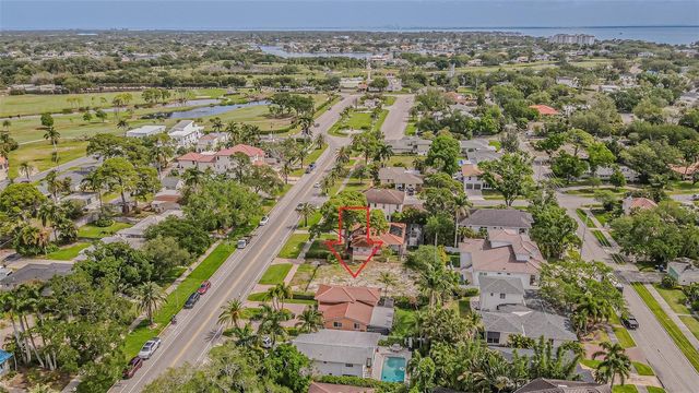 243 SNELL ISLE BOULEVARD NE, St Petersburg, FL 33704