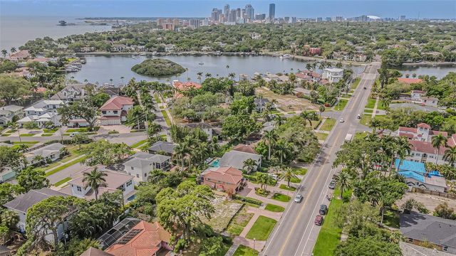 243 SNELL ISLE BOULEVARD NE, St Petersburg, FL 33704