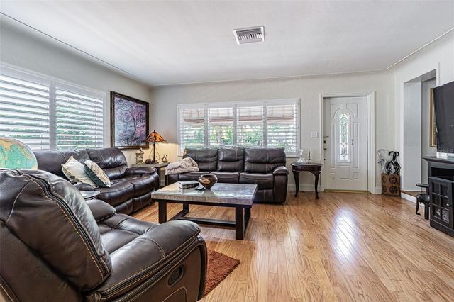 243 SNELL ISLE BOULEVARD NE, St Petersburg, FL 33704