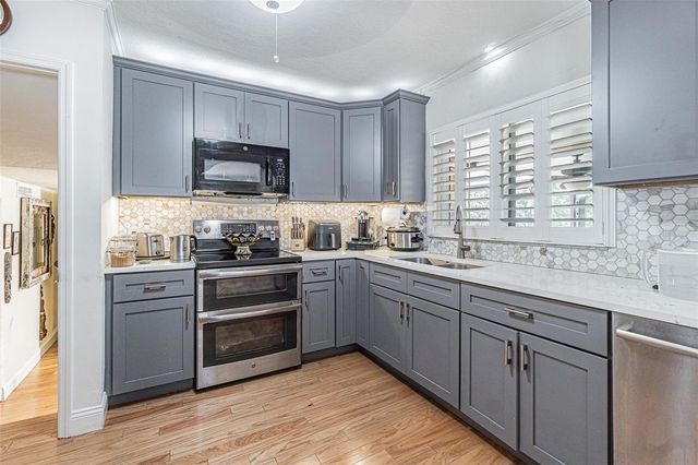 243 SNELL ISLE BOULEVARD NE, St Petersburg, FL 33704