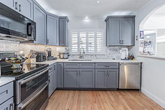 243 SNELL ISLE BOULEVARD NE, St Petersburg, FL 33704