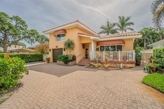 243 SNELL ISLE BOULEVARD NE, St Petersburg, FL 33704