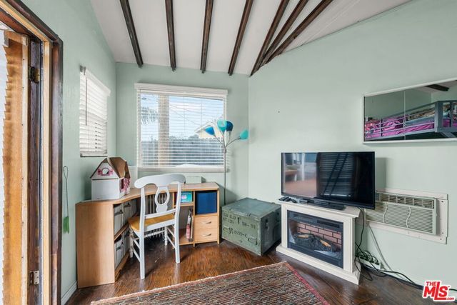 11641 Blythe Street, North Hollywood, CA 91605