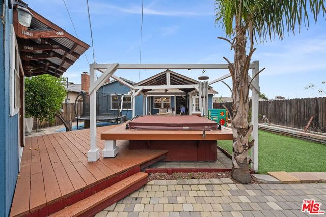 11641 Blythe Street, North Hollywood, CA 91605