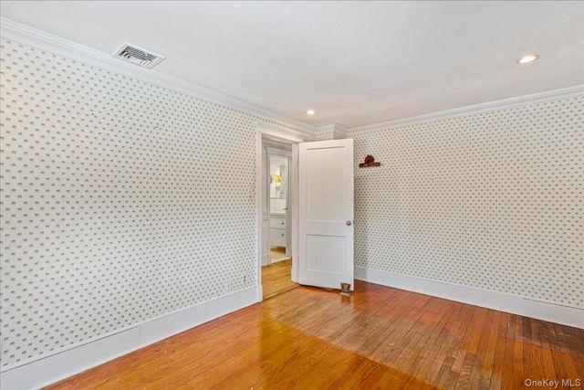 20 Harborview Drive, Northport, NY 11768