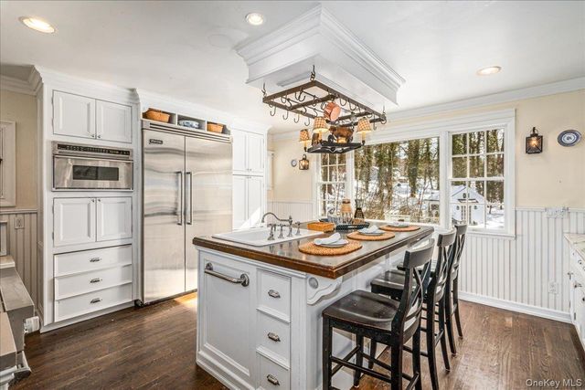 20 Harborview Drive, Northport, NY 11768