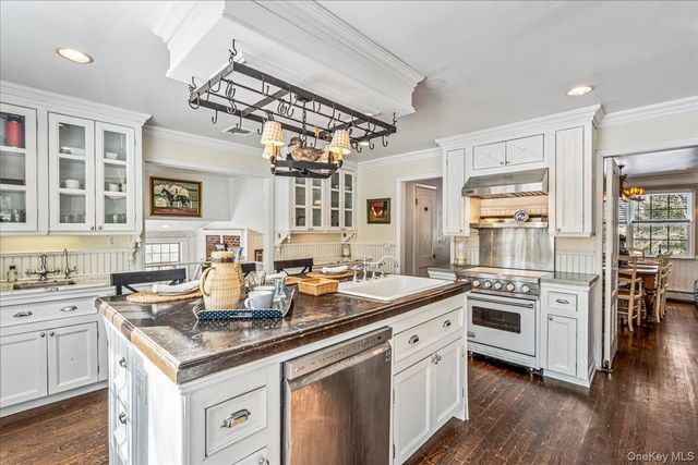 20 Harborview Drive, Northport, NY 11768