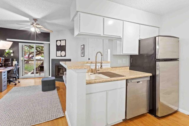 114 E 31st ST 207, Austin, TX 78705