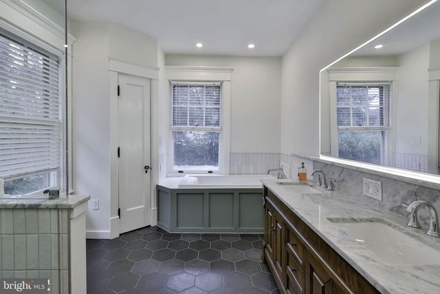 433 SENECA ST, Bethlehem, PA 18015