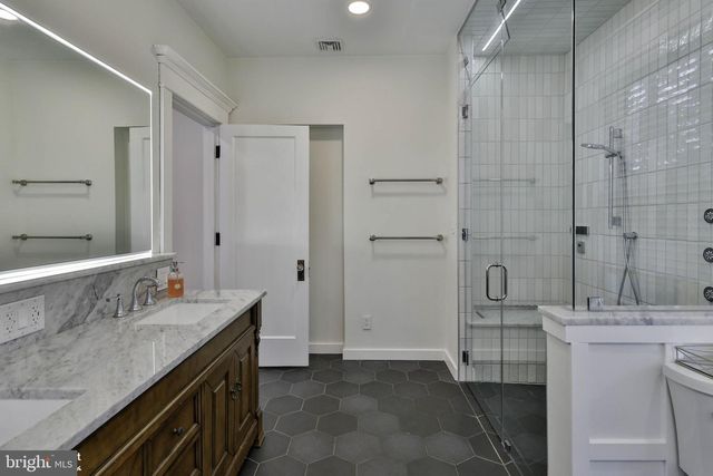 433 SENECA ST, Bethlehem, PA 18015
