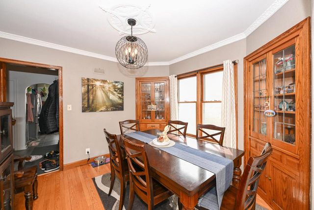 2944 N 70th STREET, Wauwatosa, WI 53210