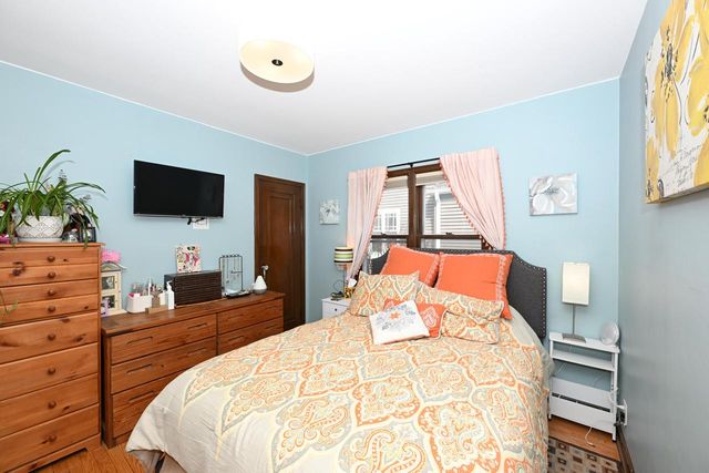 2944 N 70th STREET, Wauwatosa, WI 53210