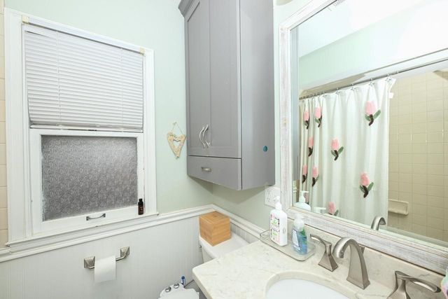 2944 N 70th STREET, Wauwatosa, WI 53210