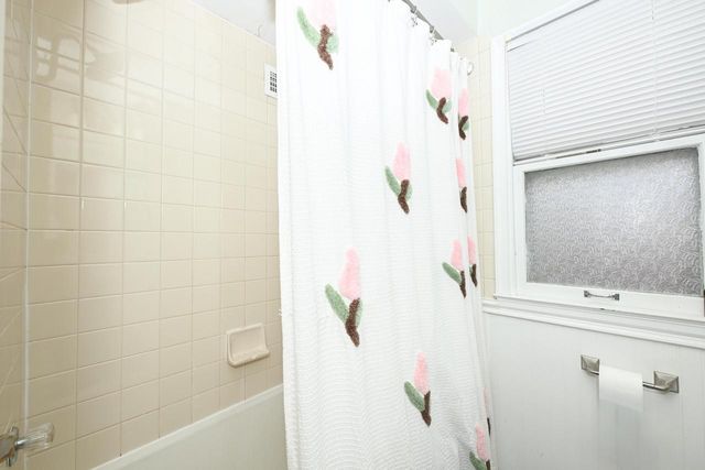 2944 N 70th STREET, Wauwatosa, WI 53210