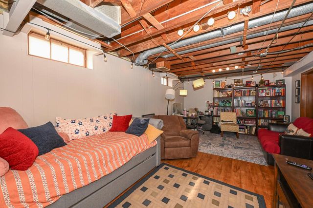 2944 N 70th STREET, Wauwatosa, WI 53210