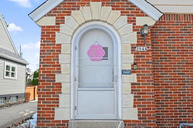 2944 N 70th STREET, Wauwatosa, WI 53210