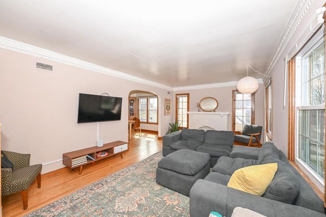 2944 N 70th STREET, Wauwatosa, WI 53210