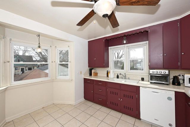 2944 N 70th STREET, Wauwatosa, WI 53210