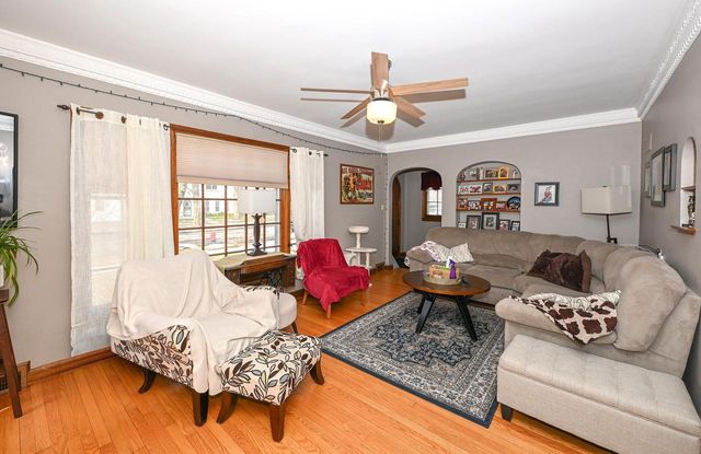 2944 N 70th STREET, Wauwatosa, WI 53210