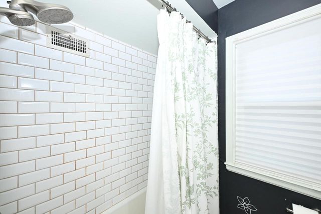 2944 N 70th STREET, Wauwatosa, WI 53210