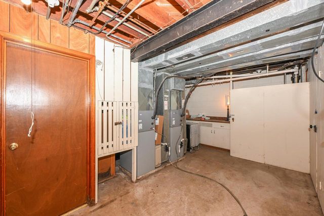 2944 N 70th STREET, Wauwatosa, WI 53210