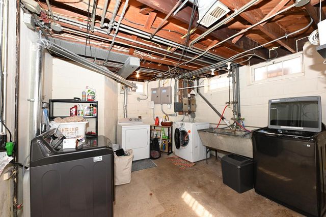 2944 N 70th STREET, Wauwatosa, WI 53210