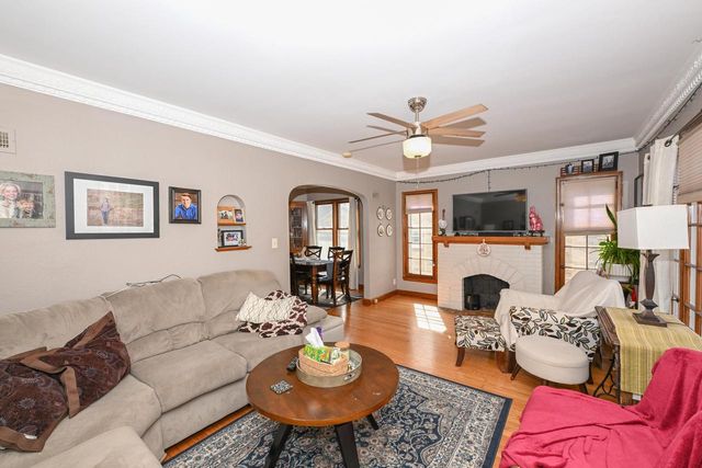 2944 N 70th STREET, Wauwatosa, WI 53210