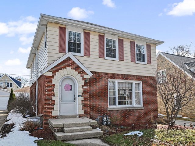 2944 N 70th STREET, Wauwatosa, WI 53210