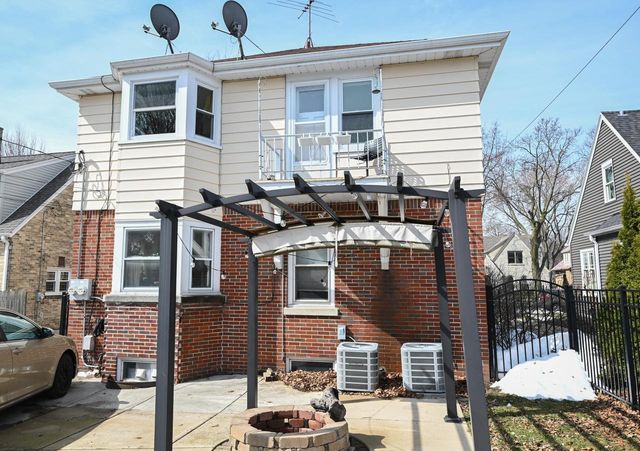 2944 N 70th STREET, Wauwatosa, WI 53210