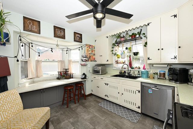 2944 N 70th STREET, Wauwatosa, WI 53210