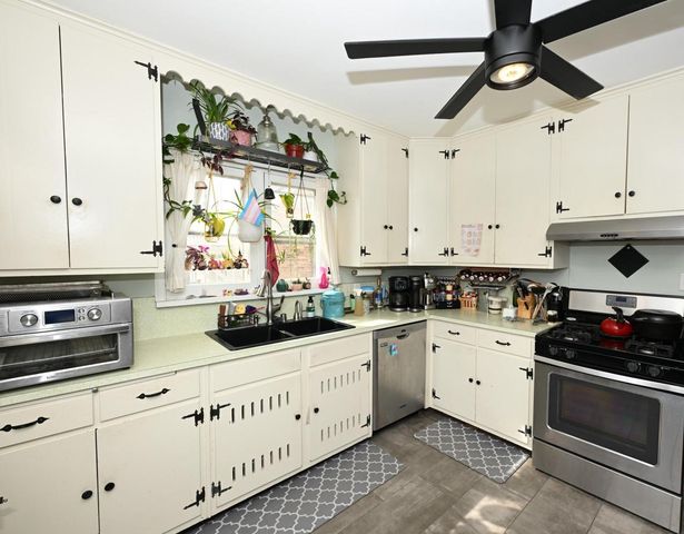 2944 N 70th STREET, Wauwatosa, WI 53210