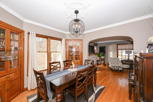 2944 N 70th STREET, Wauwatosa, WI 53210