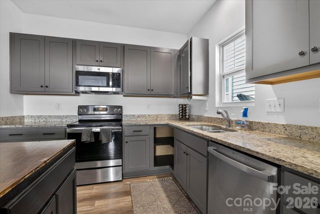 548 Kingsway Circle, Charlotte, NC 28214